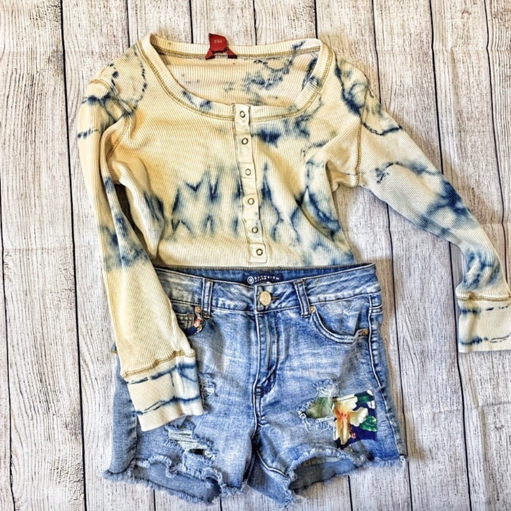 Size M Y2K vintage guess tie-dye long sleeve  top